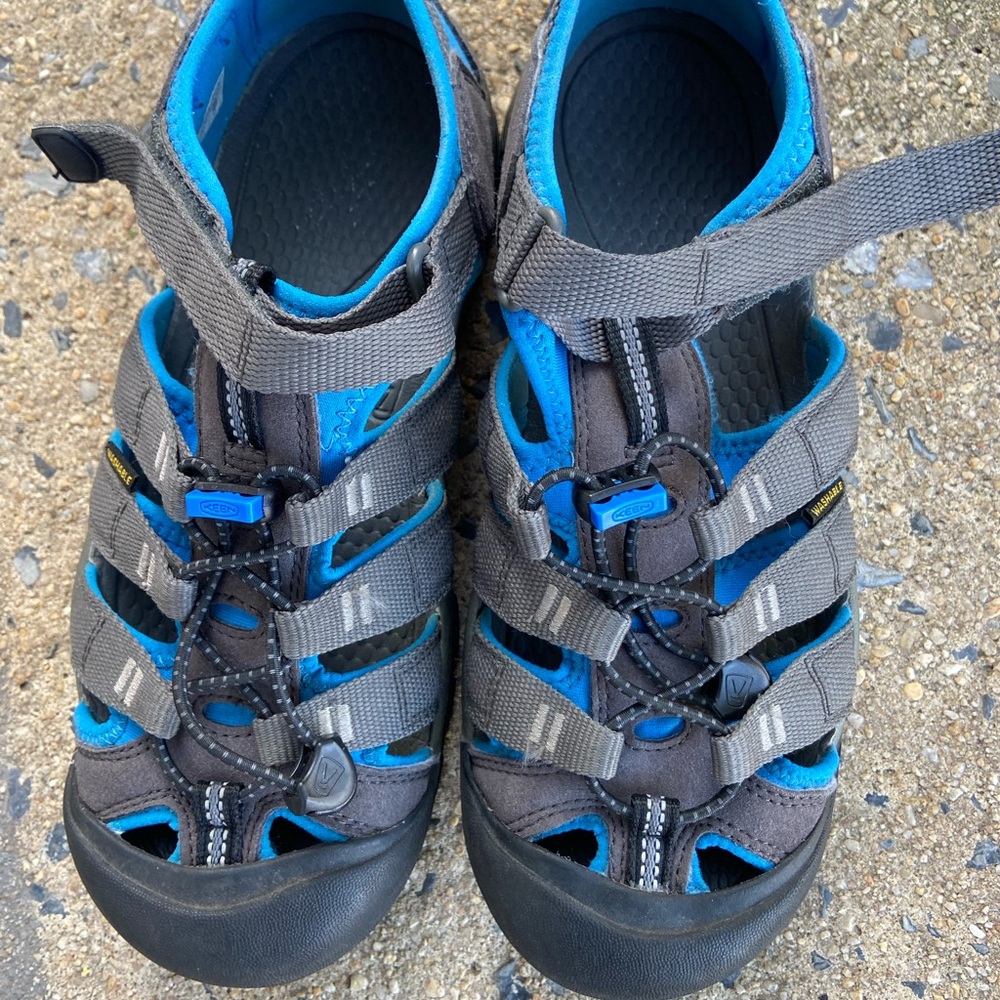 Keen Newport H2 Waterproof Sandals size 6, Kids Teen Men